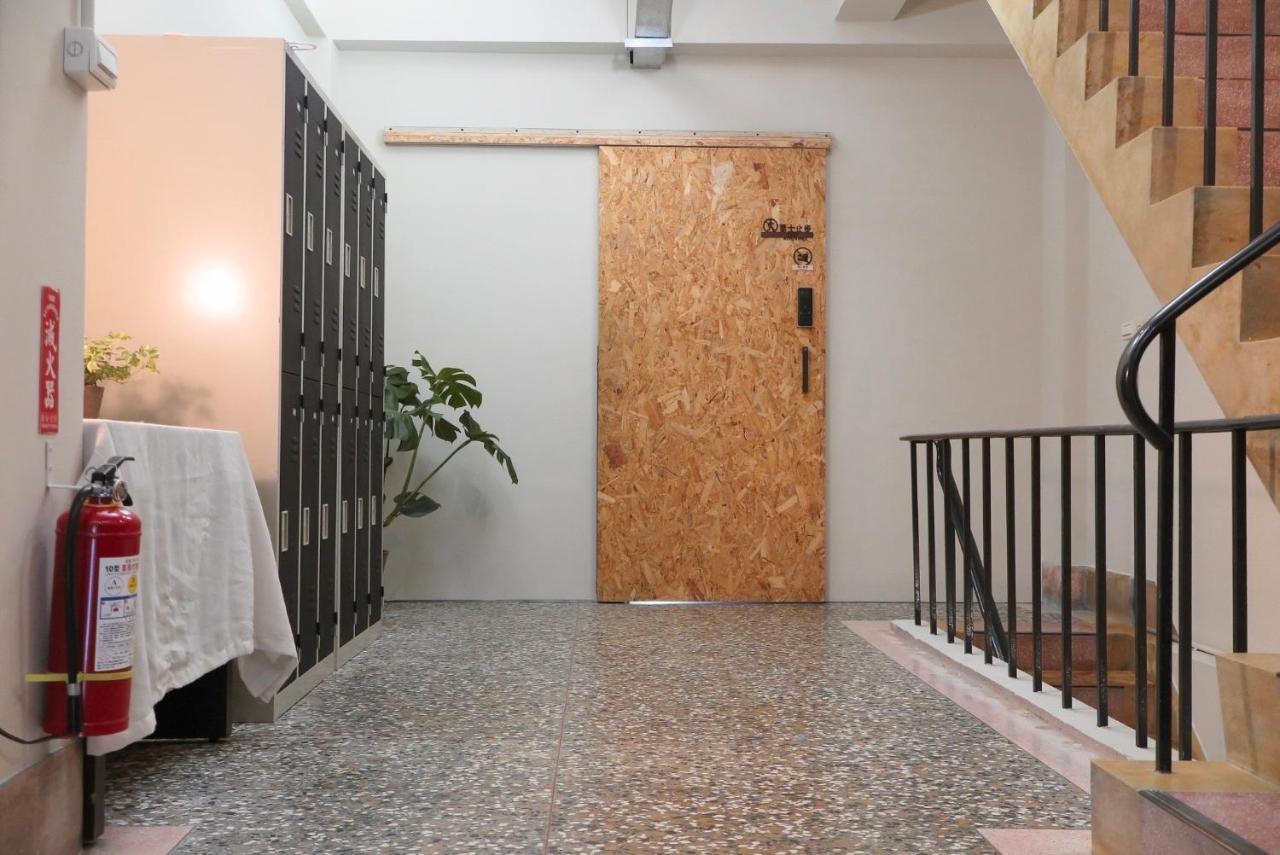 Walk Home Hostel Chiayi Exterior foto